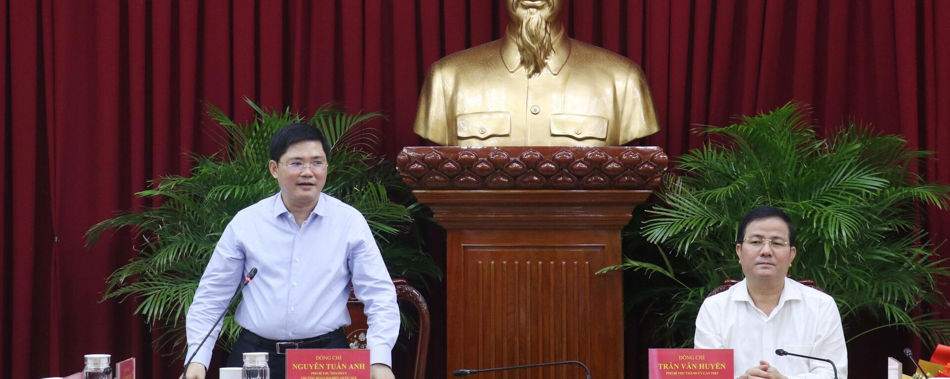 Cần Thơ công bố quyết định của Ban Thường vụ Thành ủy về công tác cán bộ - Sputnik Việt Nam, 1920, 22.07.2025