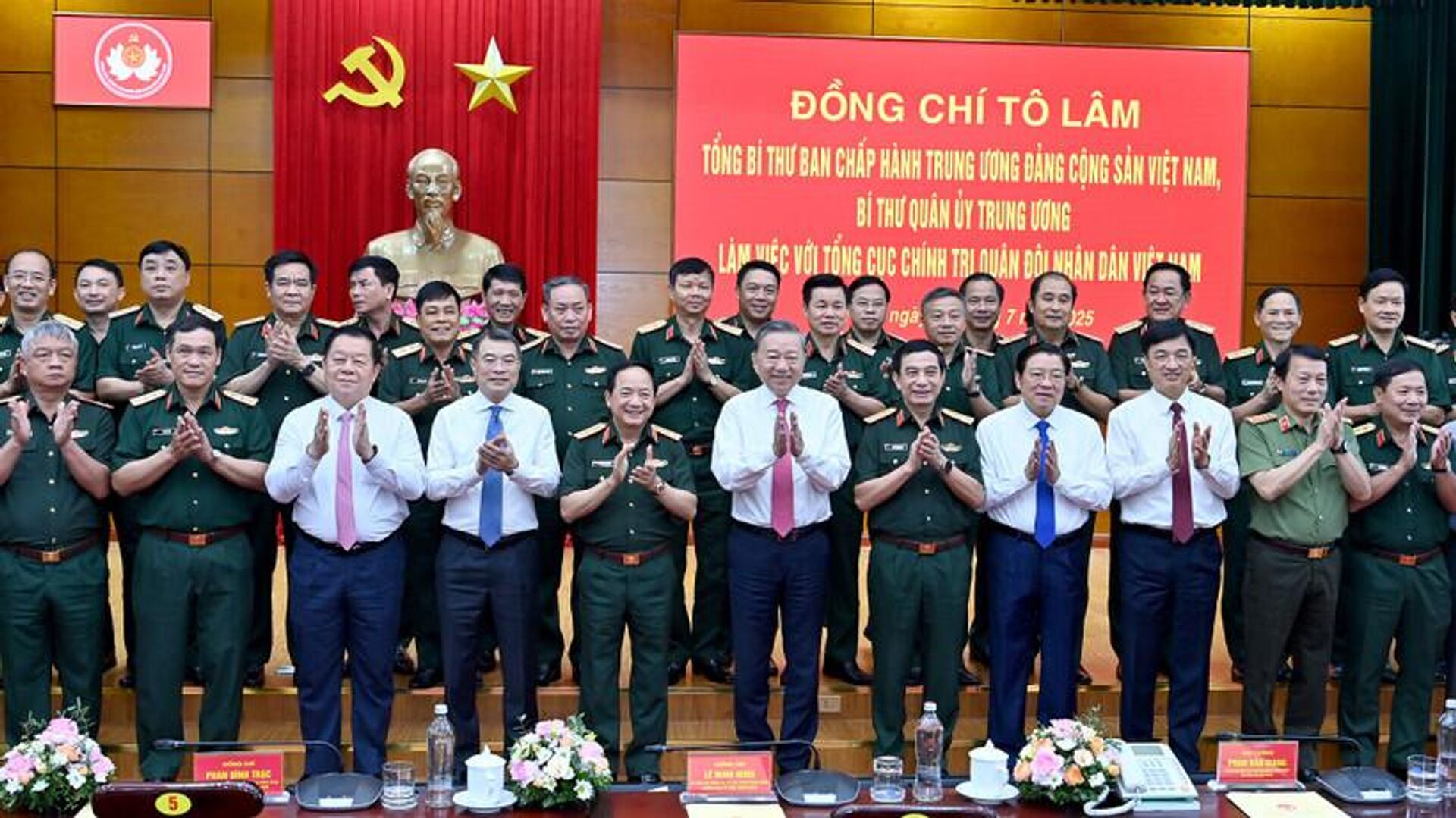 Tổng Bí thư Tô Lâm với lãnh đạo Đảng, Nhà nước và thủ trưởng Bộ Quốc phòng, Tổng cục Chính trị Quân đội nhân dân Việt Nam dự buổi làm việc Tổng Bí thư Tô Lâm với lãnh đạo Đảng, Nhà nước và thủ trưởng Bộ Quốc phòng, Tổng cục Chính trị Quân đội nhân dân Việt Nam dự buổi làm việc - Sputnik Việt Nam, 1920, 23.07.2025