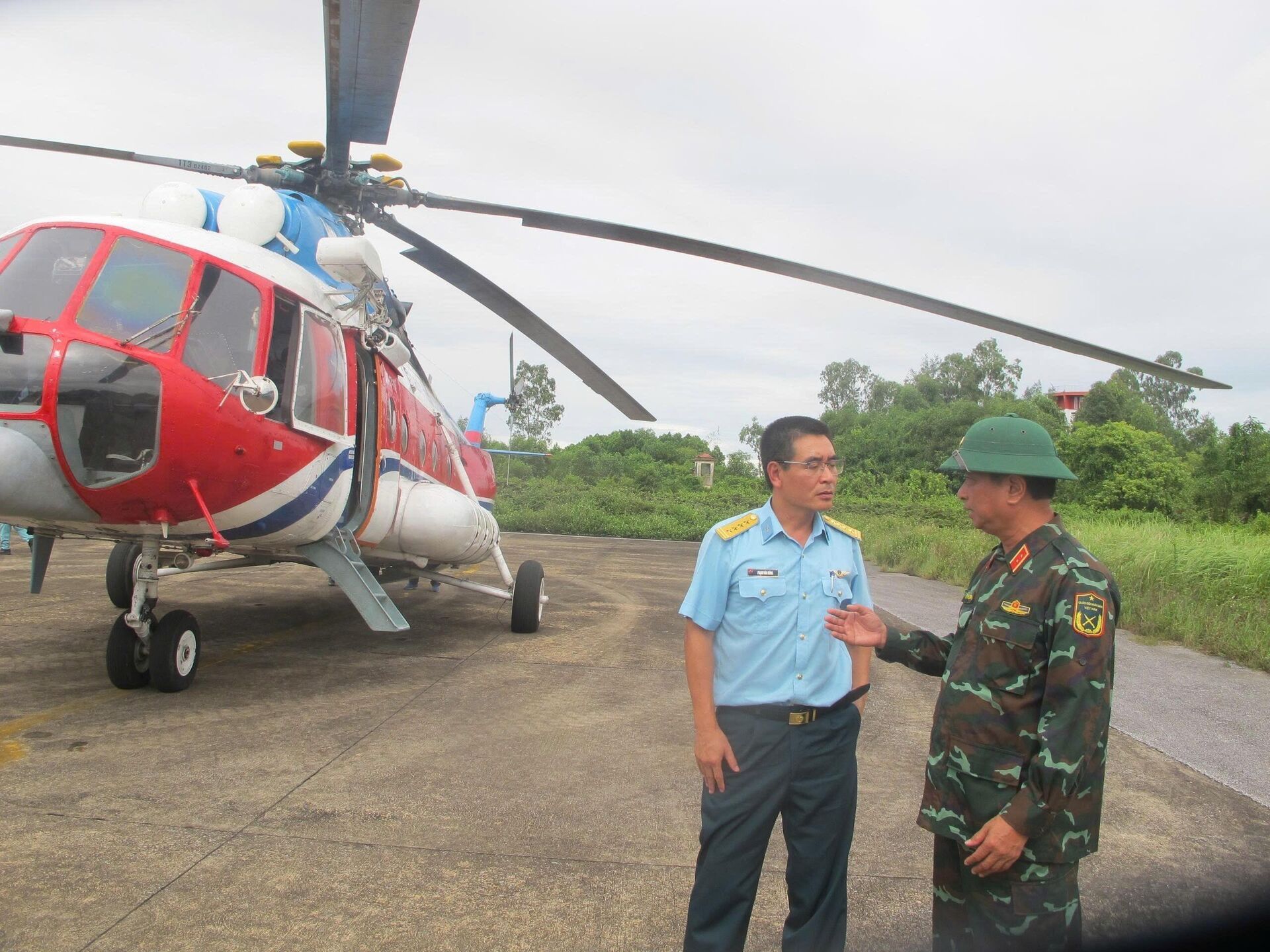 Trực thăng sẵn sàng lên đường cứu trợ người dân vùng lũ tỉnh Nghệ An. Trực thăng sẵn sàng lên đường cứu trợ người dân vùng lũ tỉnh Nghệ An. - Sputnik Việt Nam, 1920, 24.07.2025