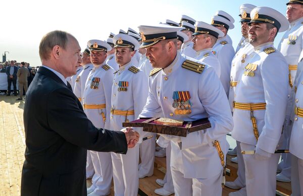 Tổng thống Nga Vladimir Putin đã tham dự lễ thượng cờ trên tàu ngầm hạt nhân &quot;Knyaz Pozharsky&quot; tại Severodvinsk - Sputnik Việt Nam