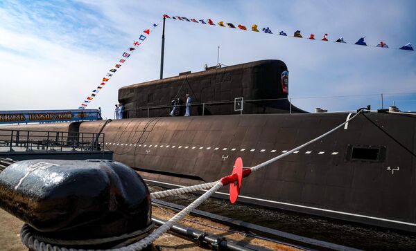 Lễ thượng cờ trên tàu ngầm hạt nhân mang tên lửa &quot;Knyaz Pozharsky&quot; tại Severodvinsk - Sputnik Việt Nam
