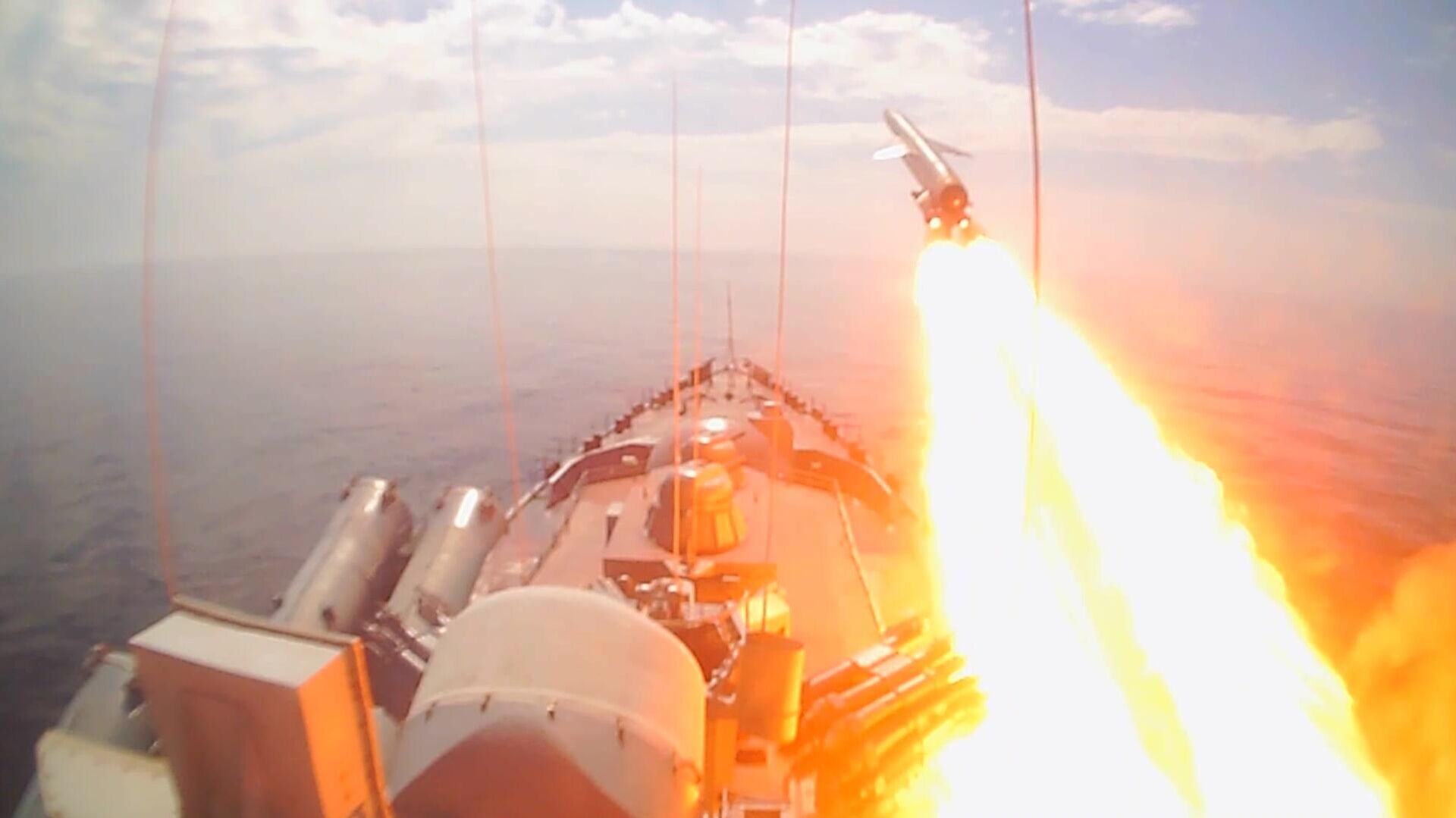 Tập trận tác chiến Bão tháng Bảy. - Sputnik Việt Nam, 1920, 25.07.2025