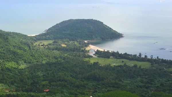 Khu vực sát chân đèo Hải Vân, cạnh bờ biển là nơi triển khai siêu dự án Làng Vân - Sputnik Việt Nam