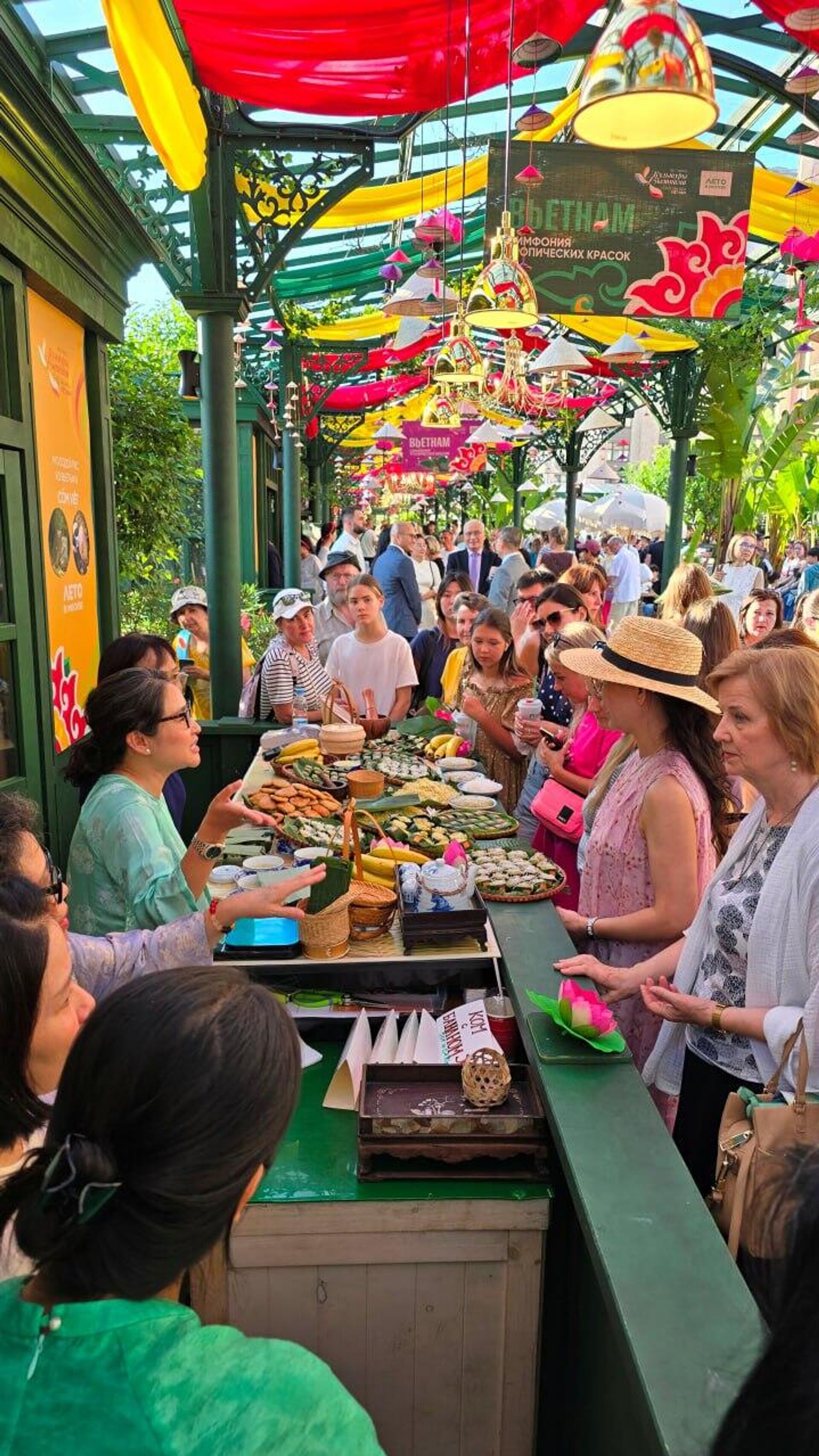 Gian hàng Hương vị cốm bao giờ cũng đông khách - Sputnik Việt Nam, 1920, 28.07.2025