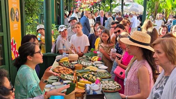 Gian hàng Hương vị cốm bao giờ cũng đông khách - Sputnik Việt Nam