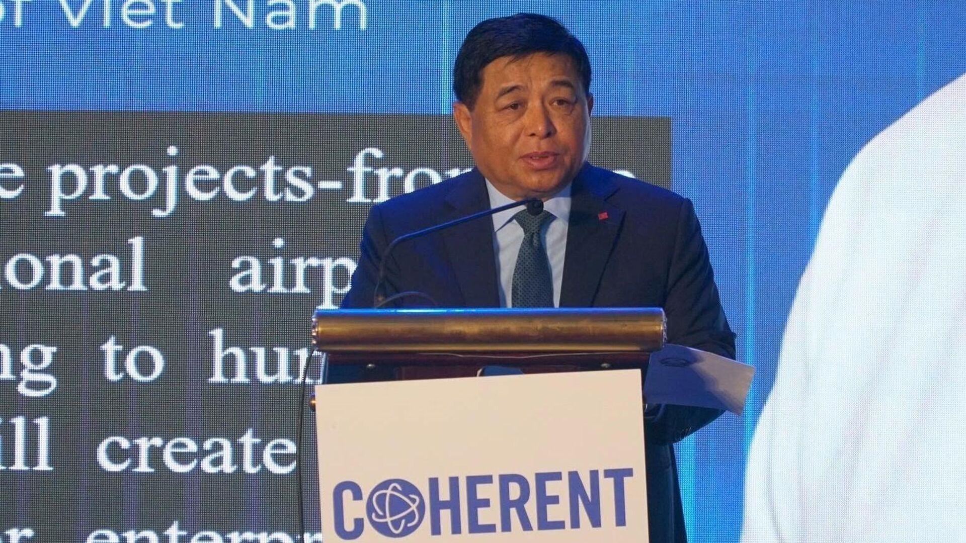 Phó Thủ tướng Chính phủ Nguyễn Chí Dũng phát biểu tại lễ khánh thành Nhà máy Coherent Việt Nam. Phó Thủ tướng Chính phủ Nguyễn Chí Dũng phát biểu tại lễ khánh thành Nhà máy Coherent Việt Nam. - Sputnik Việt Nam, 1920, 28.07.2025