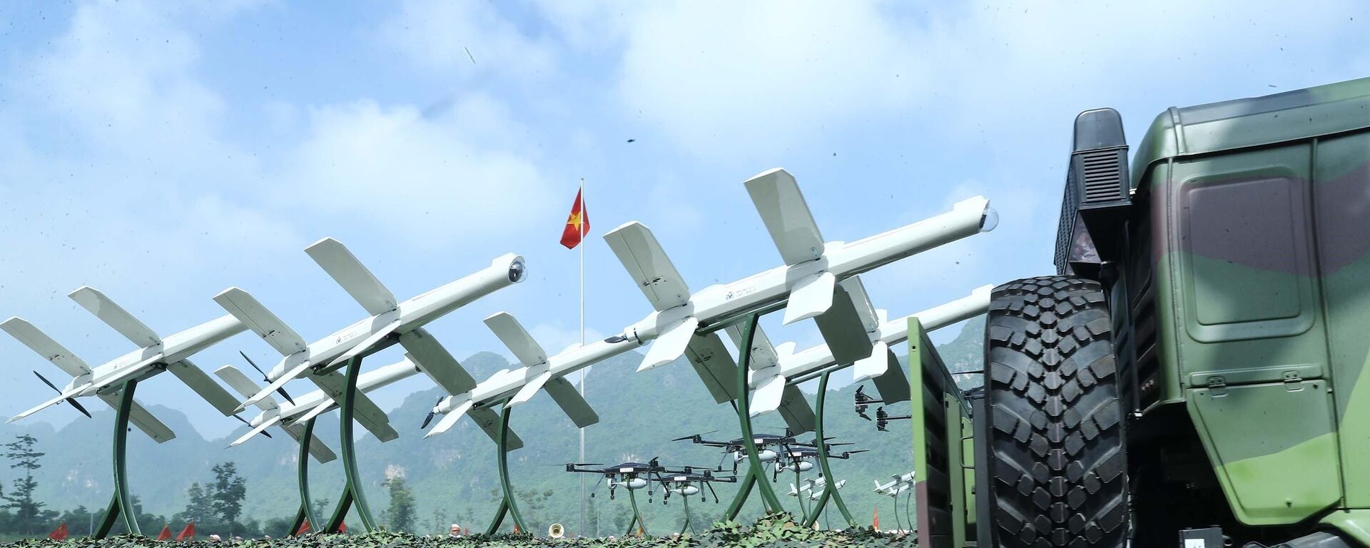 Máy bay không người lái do Việt Nam sản xuất tại lễ hợp luyện - Sputnik Việt Nam, 1920, 29.07.2025