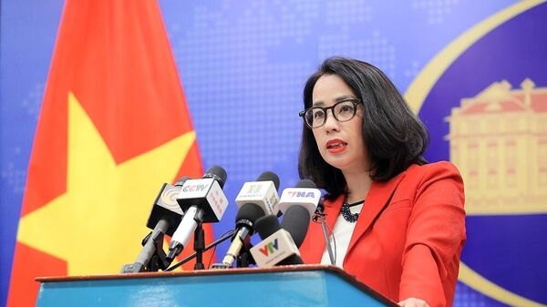 Người phát ngôn Bộ Ngoại giao Phạm Thu Hằng trả lời câu hỏi của các cơ quan báo chí trong nước và quốc tế
 - Sputnik Việt Nam