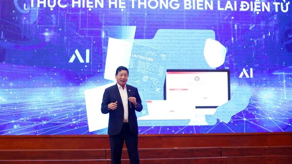 Chủ tịch Hội đồng quản trị Tập đoàn FPT Trương Gia Bình giới thiệu về hệ thống biên lai điện tử. - Sputnik Việt Nam