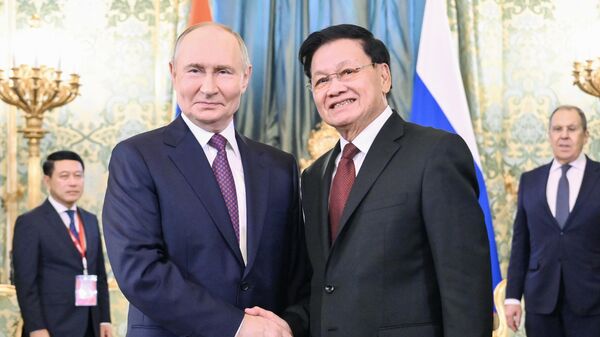 Tổng thống Vladimir Putin gặp Chủ tịch Lào Thongloun Sisoulith - Sputnik Việt Nam