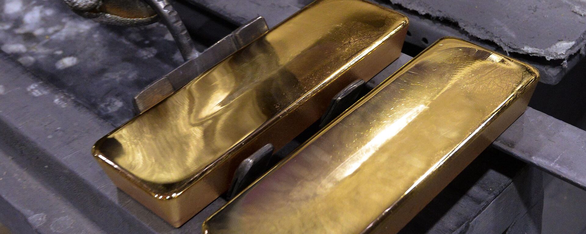 Gold bars of the highest standard of 99.99 percent purity  - Sputnik Việt Nam, 1920, 30.09.2025