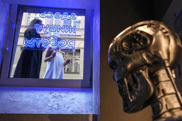 Robot tại showroom QUBOT - Sputnik Việt Nam