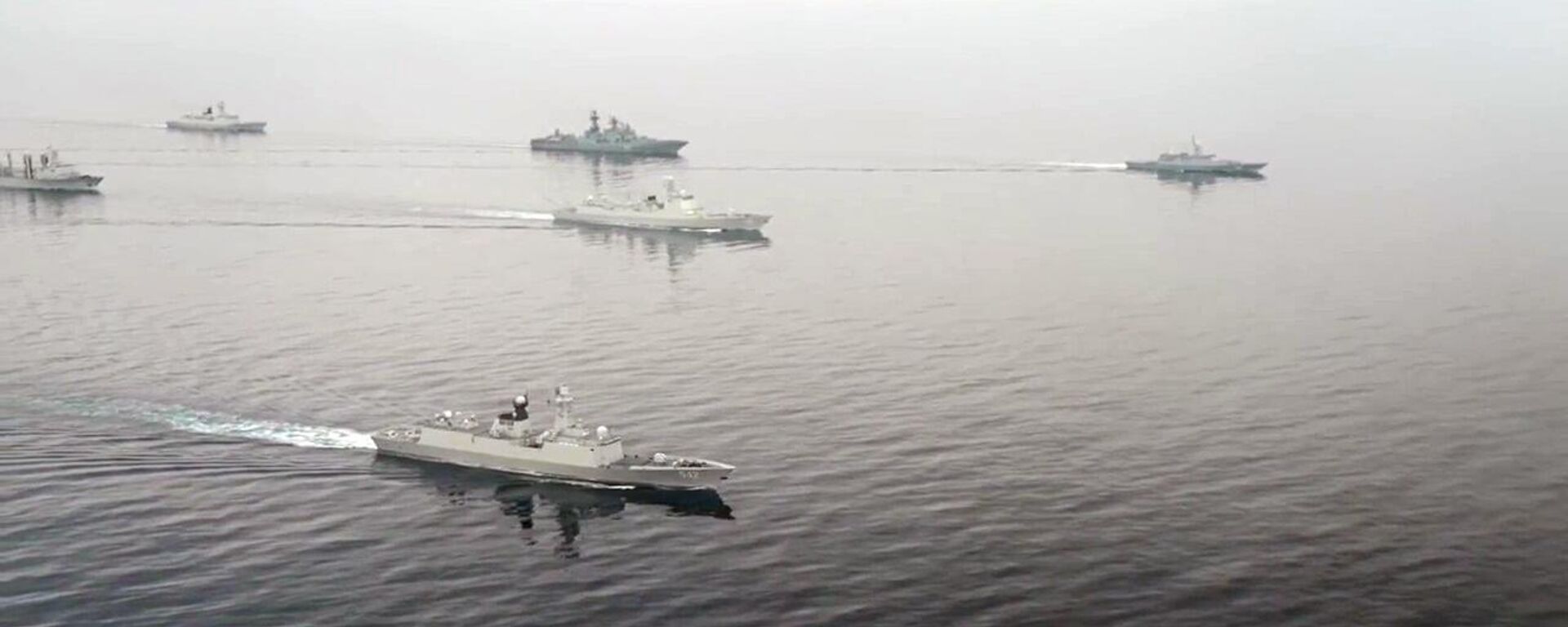 Tàu hải quân Nga và Trung Quốc tập trận chung Nga-Trung tại Biển Nhật Bản - Sputnik Việt Nam, 1920, 03.08.2025
