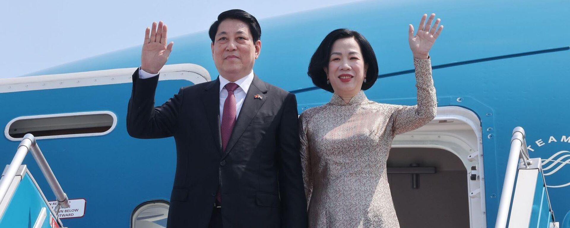 Chủ tịch nước lên đường thăm cấp Nhà nước tới Ai Cập và Angola Chủ tịch nước lên đường thăm cấp Nhà nước tới Ai Cập và Angola - Sputnik Việt Nam, 1920, 03.08.2025