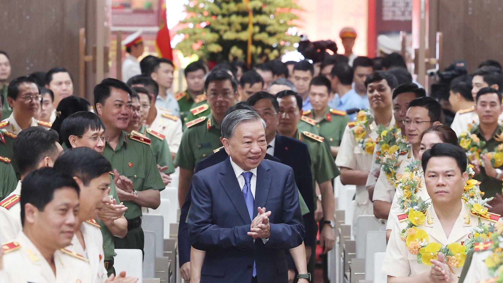 Tổng Bí thư Tô Lâm dự gặp mặt các điển hình tiên tiến dự Đại hội thi đua” Vì An ninh tổ quốc” lần thứ IX. Thống Nhất - TTXVN Tổng Bí thư Tô Lâm dự gặp mặt các điển hình tiên tiến dự Đại hội thi đua” Vì An ninh tổ quốc” lần thứ IX. Thống Nhất - TTXVN - Sputnik Việt Nam, 1920, 04.08.2025