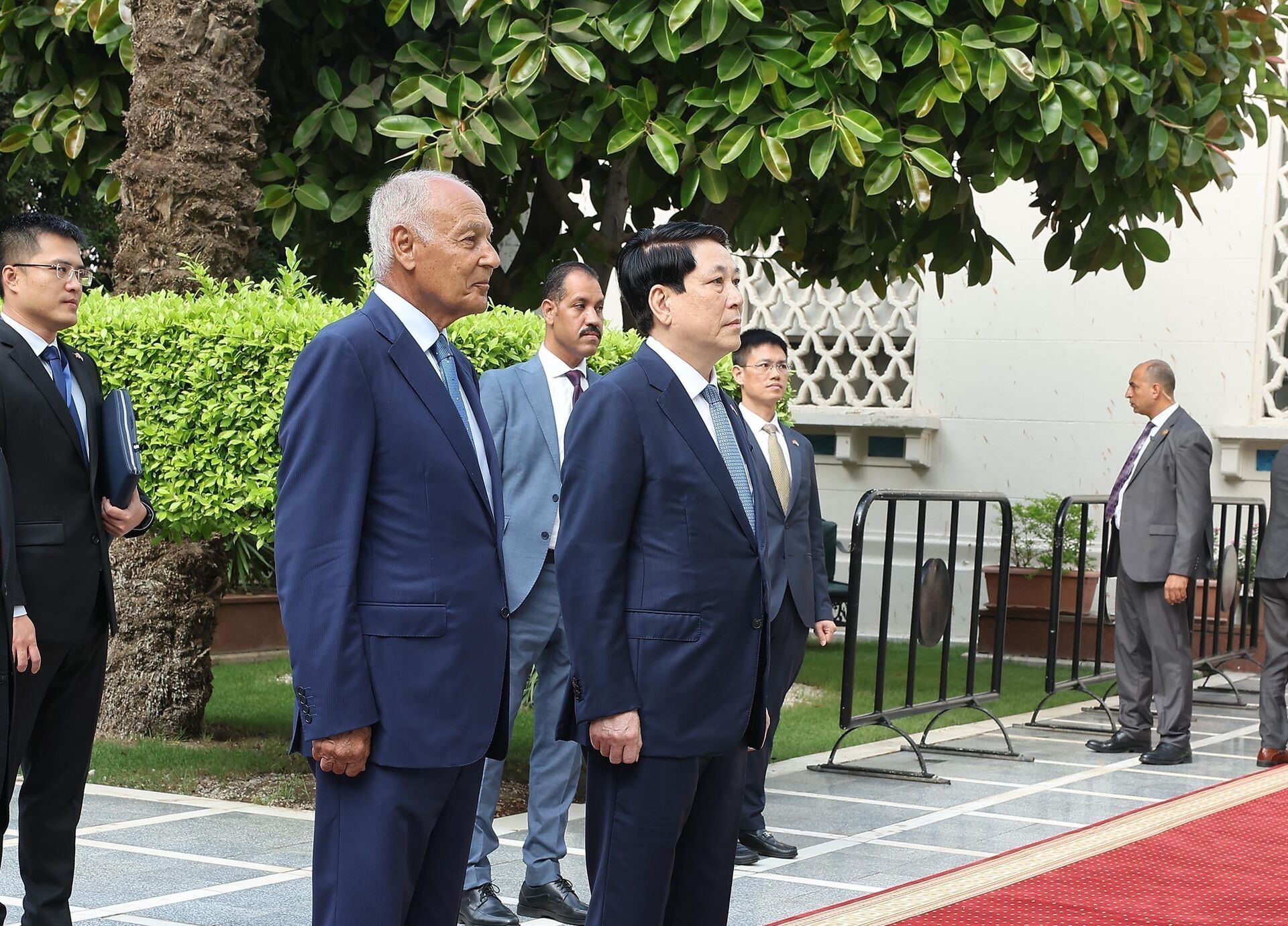 Chủ tịch nước Lương Cường và Tổng Thư ký Liên đoàn Arab Ahmed Aboul Gheit chứng kiến Lễ thượng cờ Việt Nam tại Liên đoàn Arab Chủ tịch nước Lương Cường và Tổng Thư ký Liên đoàn Arab Ahmed Aboul Gheit chứng kiến Lễ thượng cờ Việt Nam tại Liên đoàn Arab - Sputnik Việt Nam, 1920, 04.08.2025