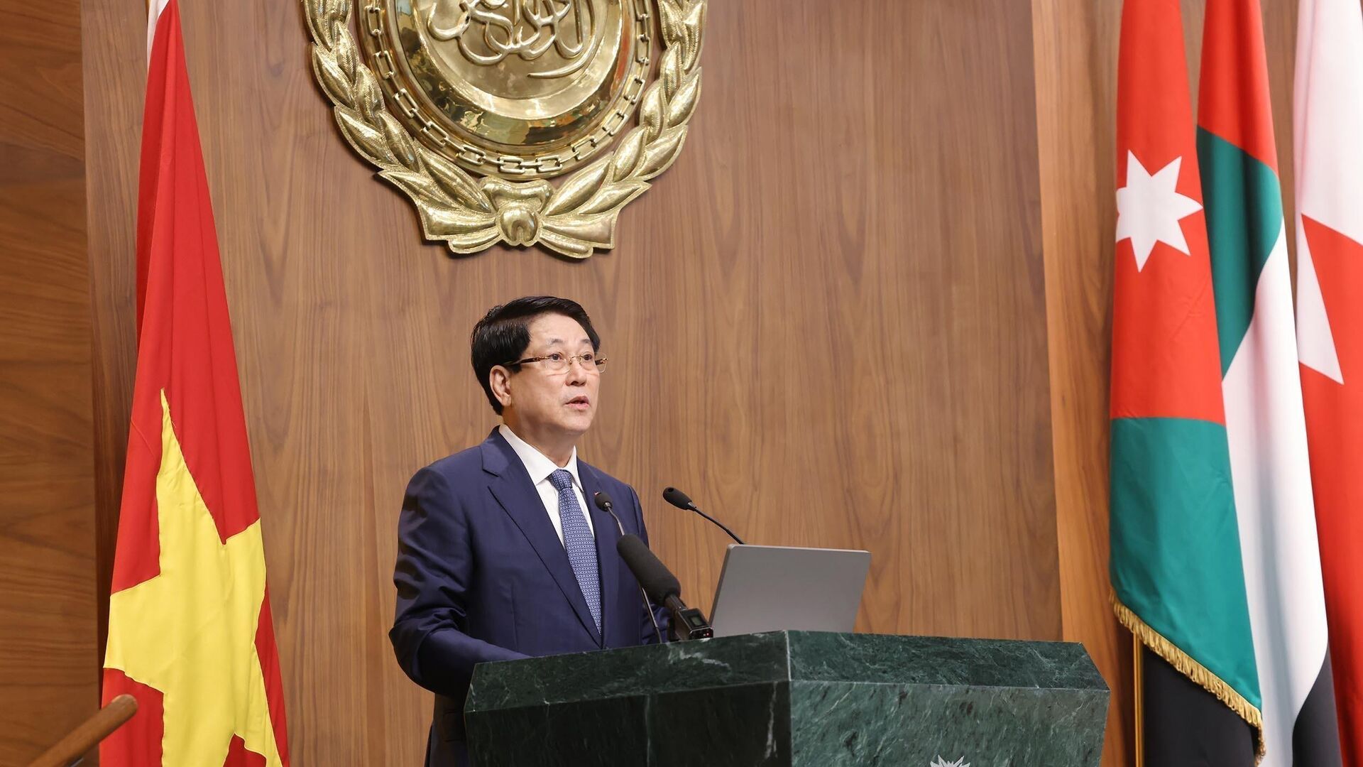 Chủ tịch nước Lương Cường phát biểu chính sách tại Trụ sở Liên đoàn Arab ở thủ đô Cairo, Ai Cập Chủ tịch nước Lương Cường phát biểu chính sách tại Trụ sở Liên đoàn Arab ở thủ đô Cairo, Ai Cập - Sputnik Việt Nam, 1920, 04.08.2025