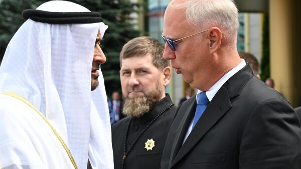 Lãnh đạo Quỹ Đầu tư Trực tiếp Nga (RDIF), ông Kirill Dmitriev và Tổng thống UAE Mohammed bin Zayed Al Nahyan - Sputnik Việt Nam