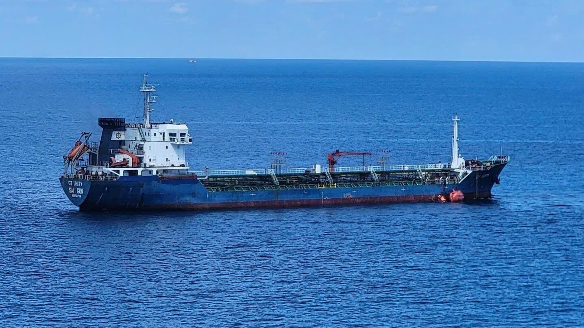 Tàu cứu nạn của tàu Androusa (Quốc tịch Liberia) tiếp cận tàu GT Unity cứu nạn 20 thuyền viên. Tàu cứu nạn của tàu Androusa (Quốc tịch Liberia) tiếp cận tàu GT Unity cứu nạn 20 thuyền viên. - Sputnik Việt Nam, 1920, 09.08.2025