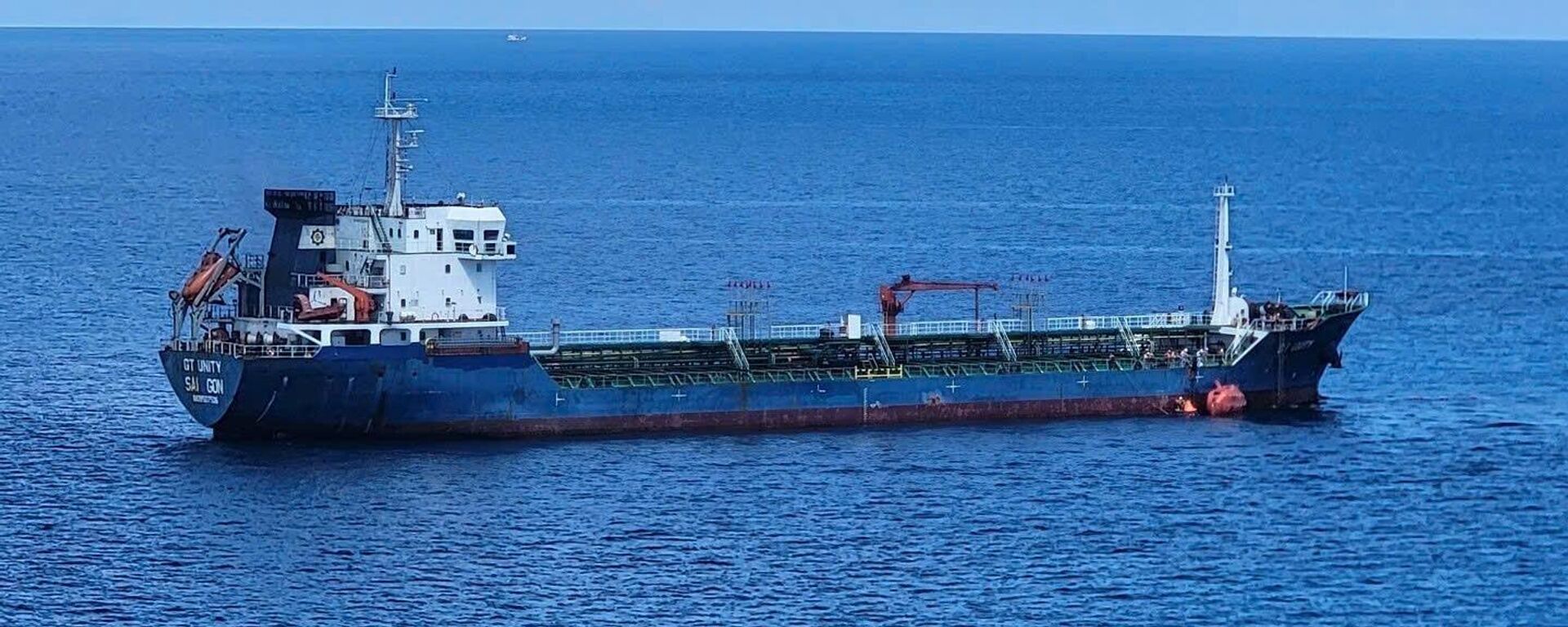 Tàu cứu nạn của tàu Androusa (Quốc tịch Liberia) tiếp cận tàu GT Unity cứu nạn 20 thuyền viên. - Sputnik Việt Nam, 1920, 09.08.2025