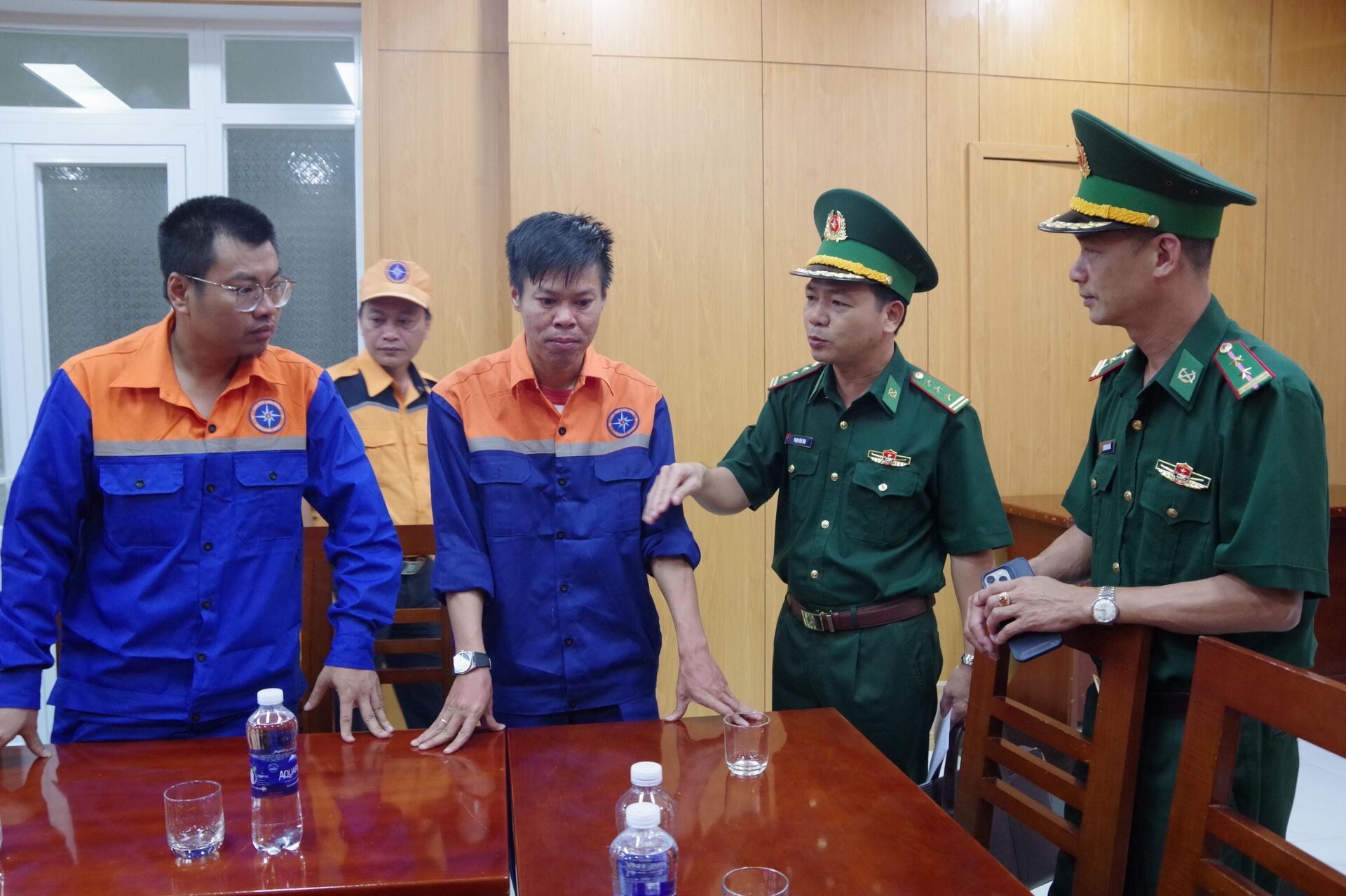 Đại diện lãnh đạo Ban Chỉ huy Bộ đội Biên phòng Thành phố Hồ Chí Minh thăm hỏi, động viên Thuyền trưởng và các thuyền viên tàu GT Unity. Đại diện lãnh đạo Ban Chỉ huy Bộ đội Biên phòng Thành phố Hồ Chí Minh thăm hỏi, động viên Thuyền trưởng và các thuyền viên tàu GT Unity. - Sputnik Việt Nam, 1920, 09.08.2025