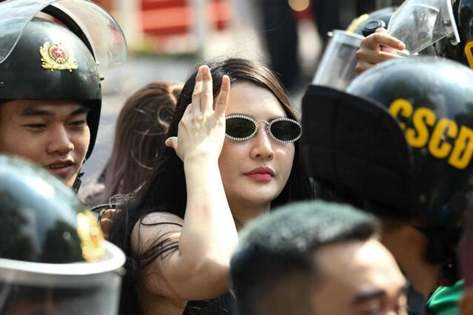 Thiếu tá Lê Thị Mai Ly trong vai girl phố náo loạn hồ Gươm nhận - Sputnik Việt Nam, 1920, 11.08.2025