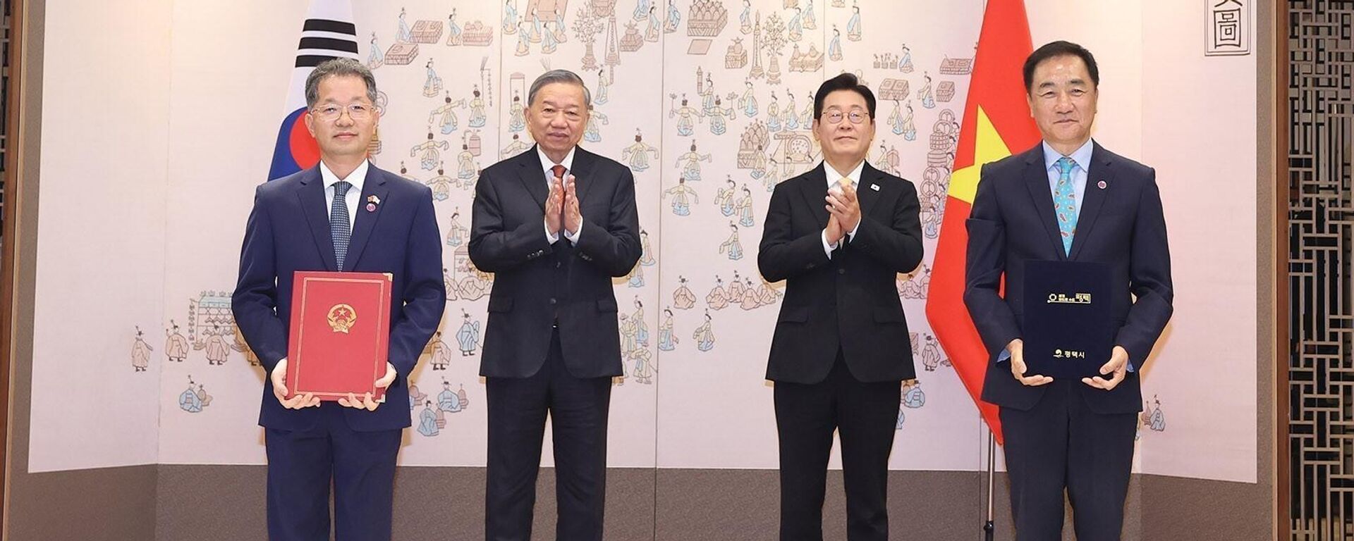 Tổng Bí thư Tô Lâm và Tổng thống Hàn Quốc chứng kiến lễ trao các văn kiện hợp tác giữa hai nước - Sputnik Việt Nam, 1920, 14.08.2025