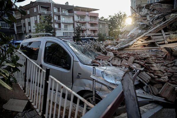 Hậu quả của trận động đất tại Balıkesir, Thổ Nhĩ Kỳ - Sputnik Việt Nam