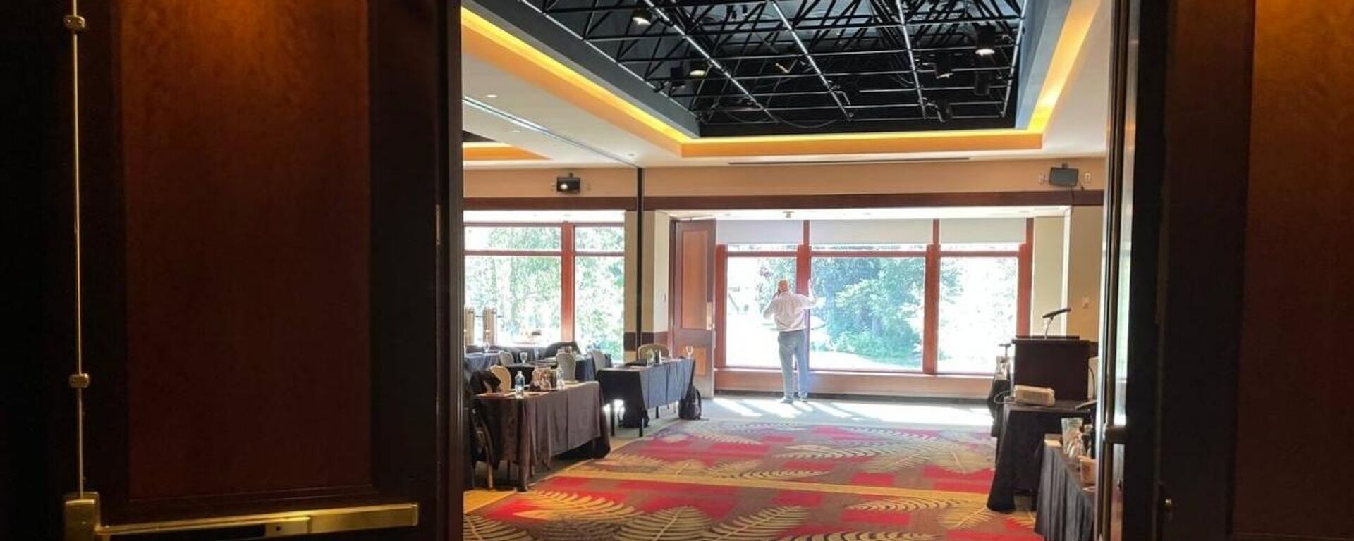 Khách sạn Alyeska Resort tại thị trấn nghỉ dưỡng Girdwood – nơi truyền thông cho rằng cuộc gặp giữa Tổng thống Nga Vladimir Putin và Tổng thống Mỹ Donald Trump có thể diễn ra vào ngày 15 tháng 8 - Sputnik Việt Nam, 1920, 13.08.2025