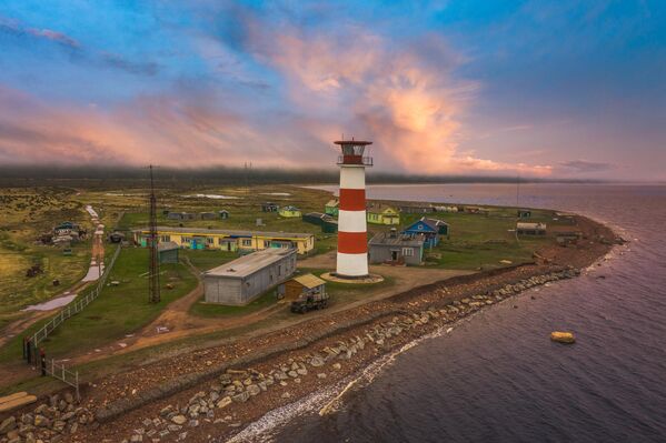 Hải đăng Kashkarantsevsky trên bờ biển Tersky của Bạch Hải Hải đăng Kashkarantsevsky trên bờ biển Tersky của Bạch Hải - Sputnik Việt Nam