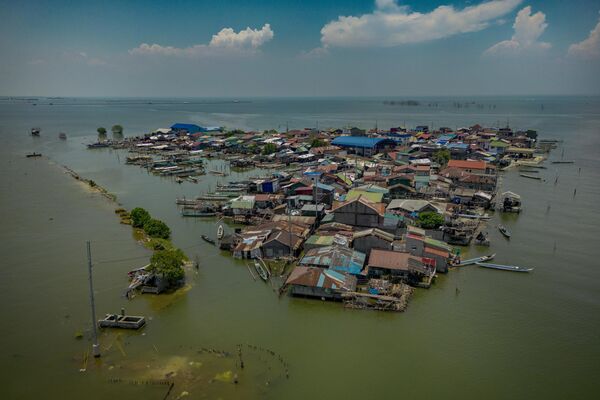 Ngôi làng chìm trong nước ở Philippines - Sputnik Việt Nam