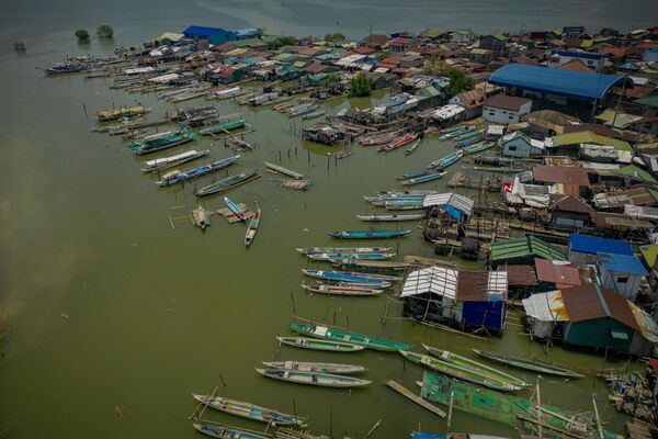 Ngôi làng chìm trong nước ở Philippines - Sputnik Việt Nam
