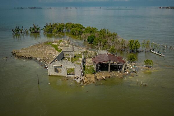 Ngôi làng chìm trong nước ở Philippines - Sputnik Việt Nam