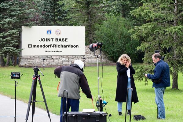 Các nhà báo tại căn cứ quân sự Mỹ &quot;Elmendorf-Richardson&quot; (JBER) ở Anchorage, Alaska - Sputnik Việt Nam