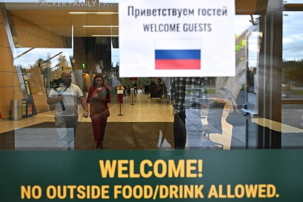 Các nhà báo thuộc đội báo chí Kremlin tại sân vận động Airlines Center đang chuẩn bị cho các cuộc đàm phán Nga - Mỹ - Sputnik Việt Nam