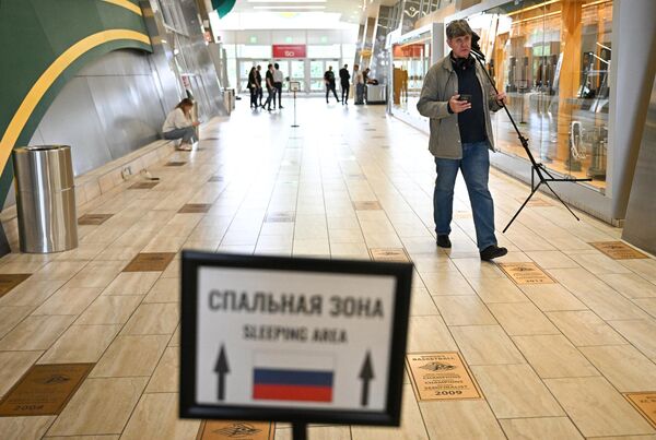 Phóng viên thuộc đội báo chí Kremlin tại sân vận động Airlines Center, nơi các nhà báo đang chuẩn bị cho các cuộc đàm phán Nga - Mỹ - Sputnik Việt Nam
