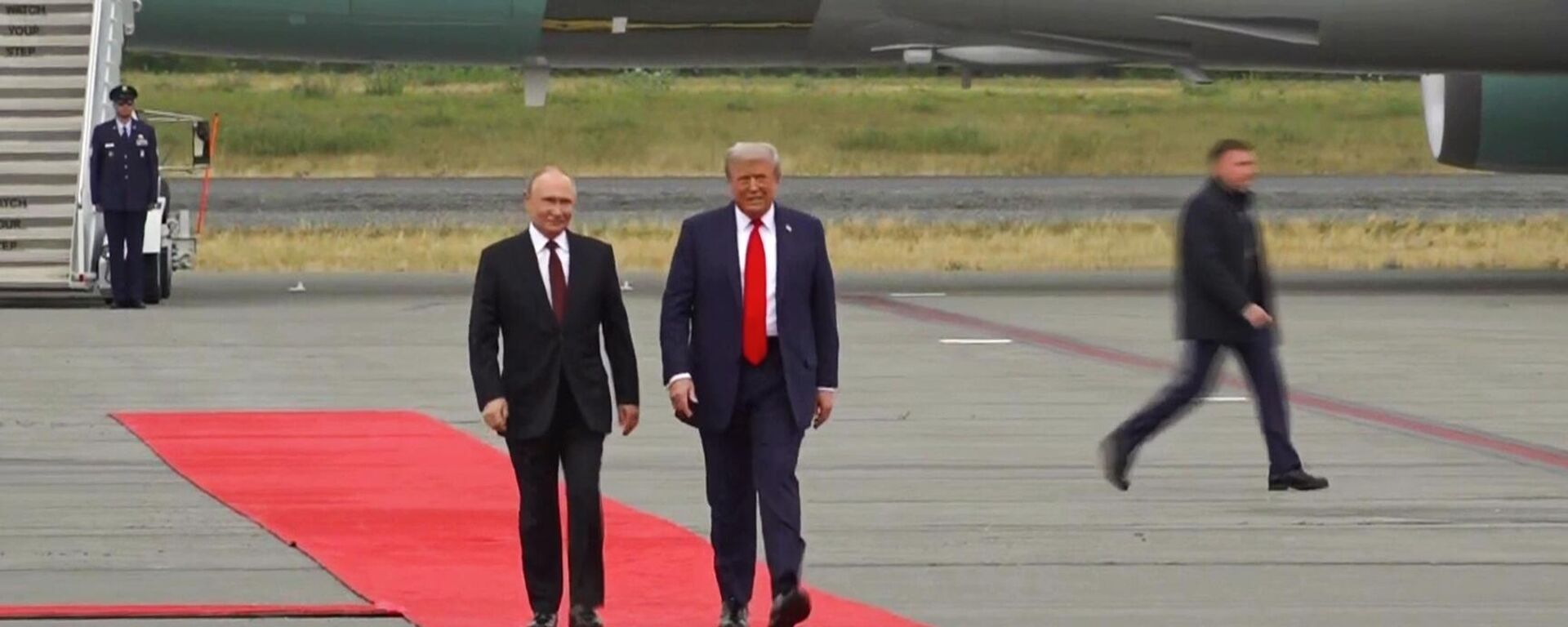 Tổng thống Nga Vladimir Putin đã đến Alaska để đàm phán với Tổng thống Hoa Kỳ Donald Trump - Sputnik Việt Nam, 1920, 20.11.2025