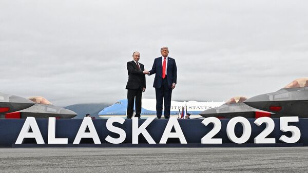 Tổng thống Nga Vladimir Putin đã đến Alaska để đàm phán với Tổng thống Hoa Kỳ Donald Trump - Sputnik Việt Nam