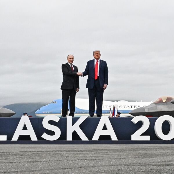 Tổng thống Nga Vladimir Putin đã đến Alaska để đàm phán với Tổng thống Hoa Kỳ Donald Trump - Sputnik Việt Nam