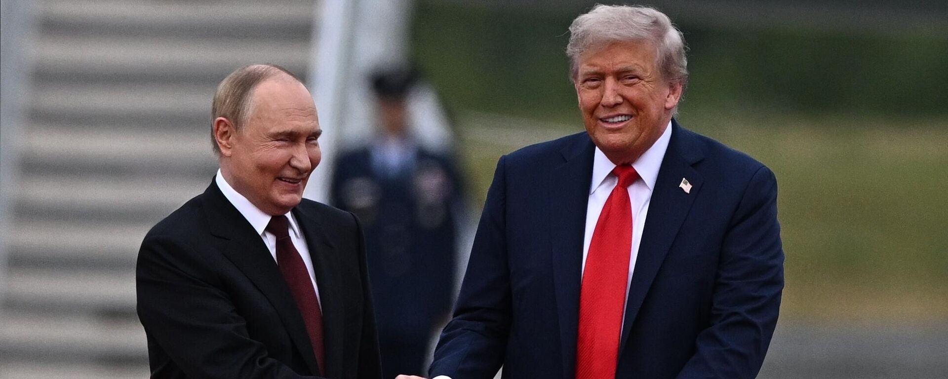 Donald Trump và Vladimir Putin tại Hội nghị thượng đỉnh Alaska Donald Trump và Vladimir Putin tại Hội nghị thượng đỉnh Alaska - Sputnik Việt Nam, 1920, 16.08.2025