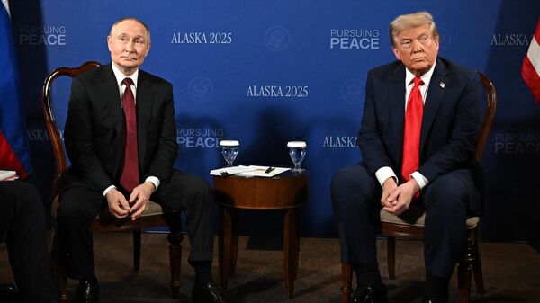  Tổng thống Nga Vladimir Putin và Tổng thống Mỹ Donald Trump. - Sputnik Việt Nam