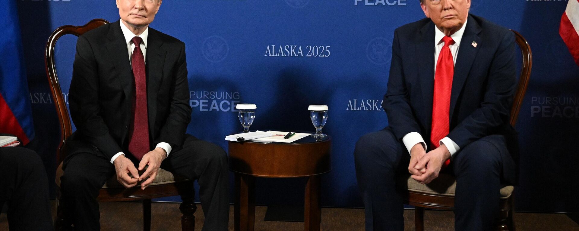 Rusya Devlet Başkanı Putin ve ABD Başkanı Trump Alaska'da - Sputnik Việt Nam, 1920, 19.08.2025