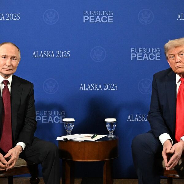  Tổng thống Nga Vladimir Putin và Tổng thống Mỹ Donald Trump. - Sputnik Việt Nam