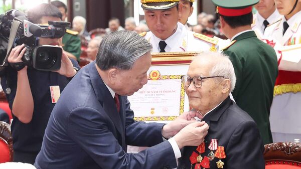 Tổng Bí thư Tô Lâm gặp mặt nguyên lãnh đạo Đảng, Nhà nước - Sputnik Việt Nam