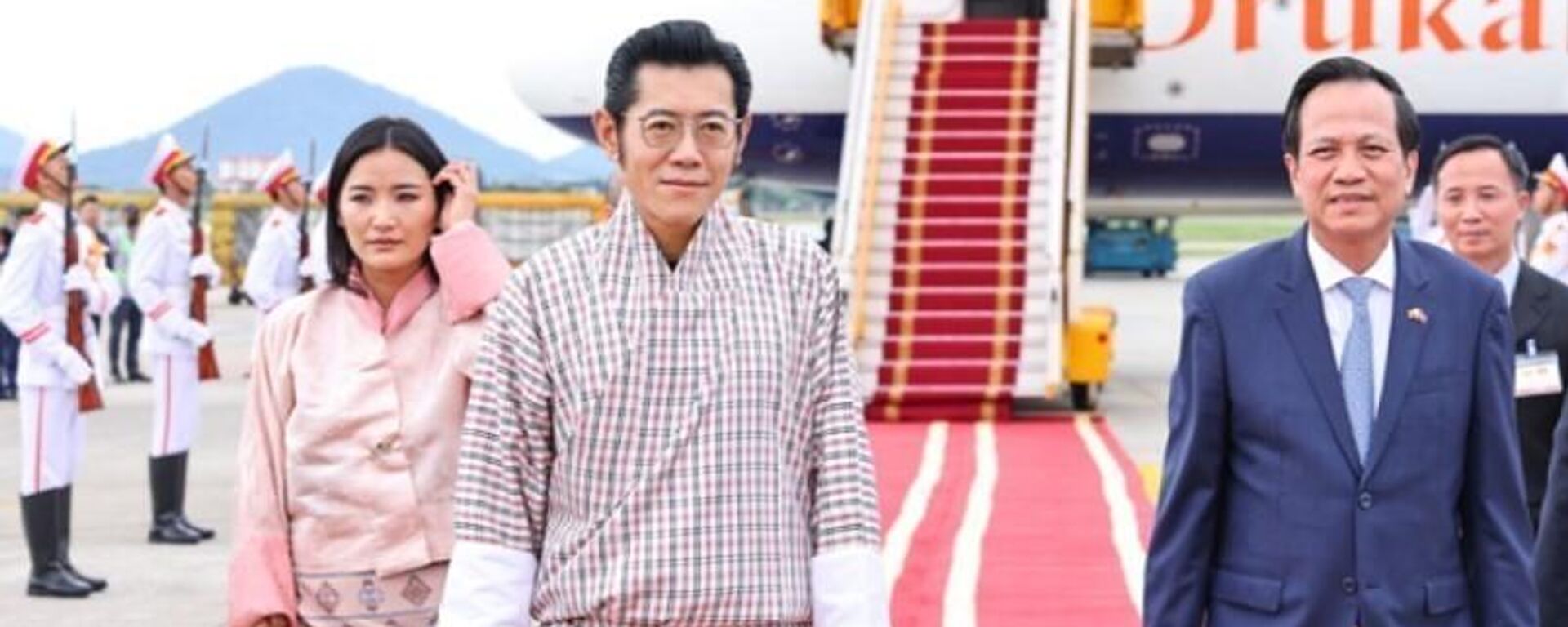 Quốc vương Bhutan và Hoàng hậu đến Hà Nội, bắt đầu thăm cấp Nhà nước đến Việt Nam - Sputnik Việt Nam, 1920, 19.08.2025