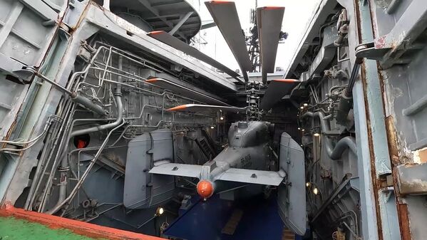 Tàu chiến chống ngầm &quot;Severomorsk&quot; thực hành tìm kiếm tàu ngầm trong khu vực Bắc Cực - Sputnik Việt Nam