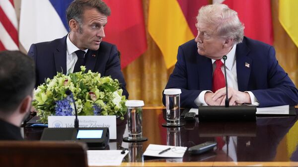 Tổng thống Pháp Emmanuel Macron và Tổng thống Hoa Kỳ Donald Trump  - Sputnik Việt Nam