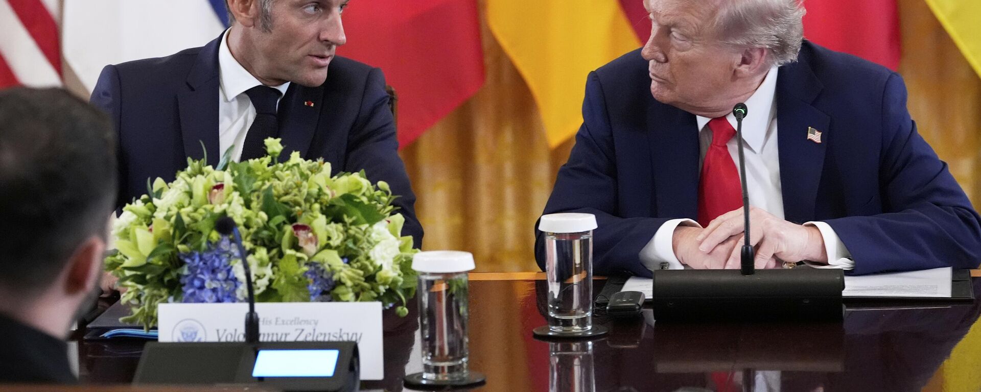 Tổng thống Pháp Emmanuel Macron và Tổng thống Hoa Kỳ Donald Trump  - Sputnik Việt Nam, 1920, 20.08.2025