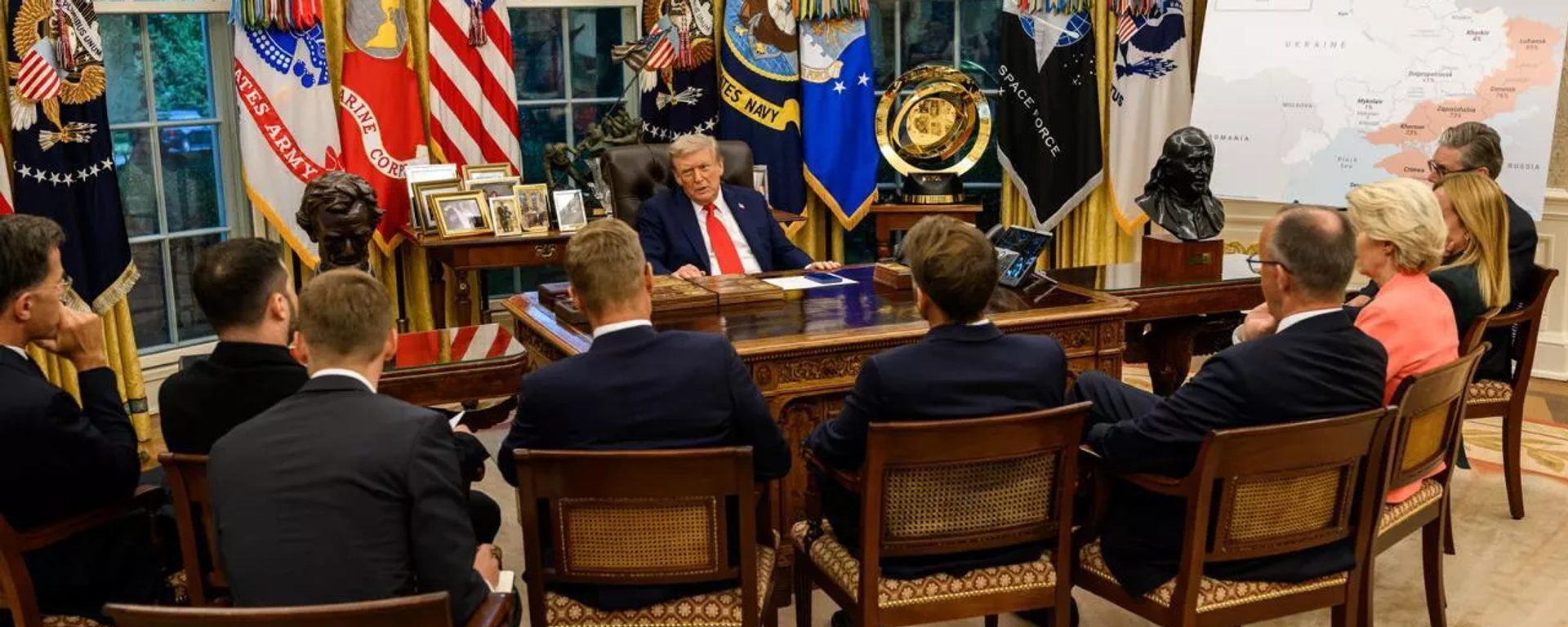 Tổng thống Trump gặp gỡ các nhà lãnh đạo châu Âu và Vladimir Zelensky tại Nhà Trắng - Sputnik Việt Nam, 1920, 20.08.2025