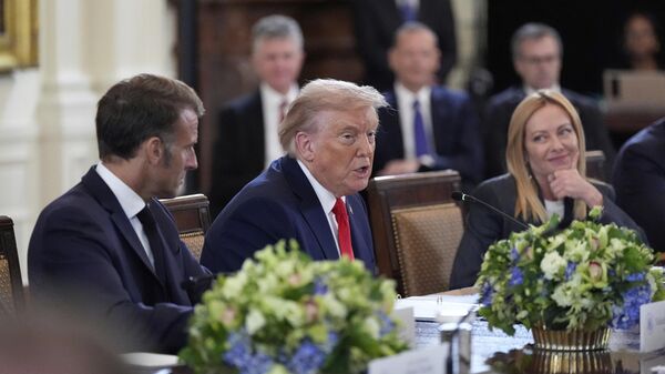 Tổng thống Pháp Emmanuel Macron và Tổng thống Hoa Kỳ Donald Trump  - Sputnik Việt Nam